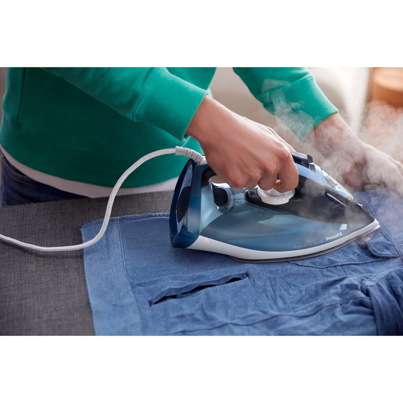 Philips Fier de calcat Philips Azur DST7020/20, 2800W, debit de abur continuu de 50g/min si jet de abur de 250 g, talpa SteamGlide Plus, rezervor de 300ml si sistem de curatare automata cu rezervor integrat pentru calcar, albastru