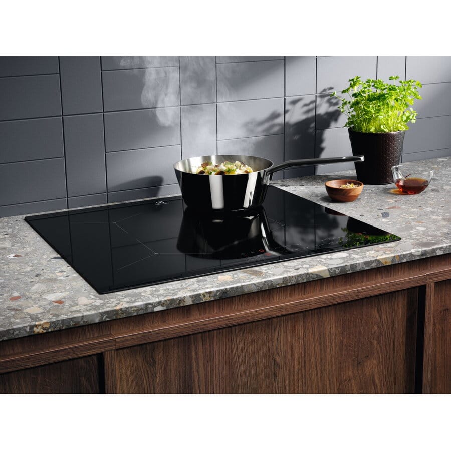Electrolux Plita incorporabila Electrolux, Inductie, 4 zone gatit, Touch control, Conectivitate hota, 60 cm, Negru