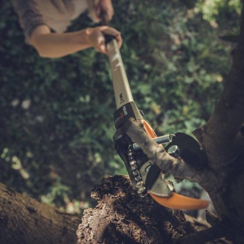 Fiskars Foarfecă telescopică pentru crengi Fiskars PowerGear UPX82, 165 cm, negru/argintiu, 1023625