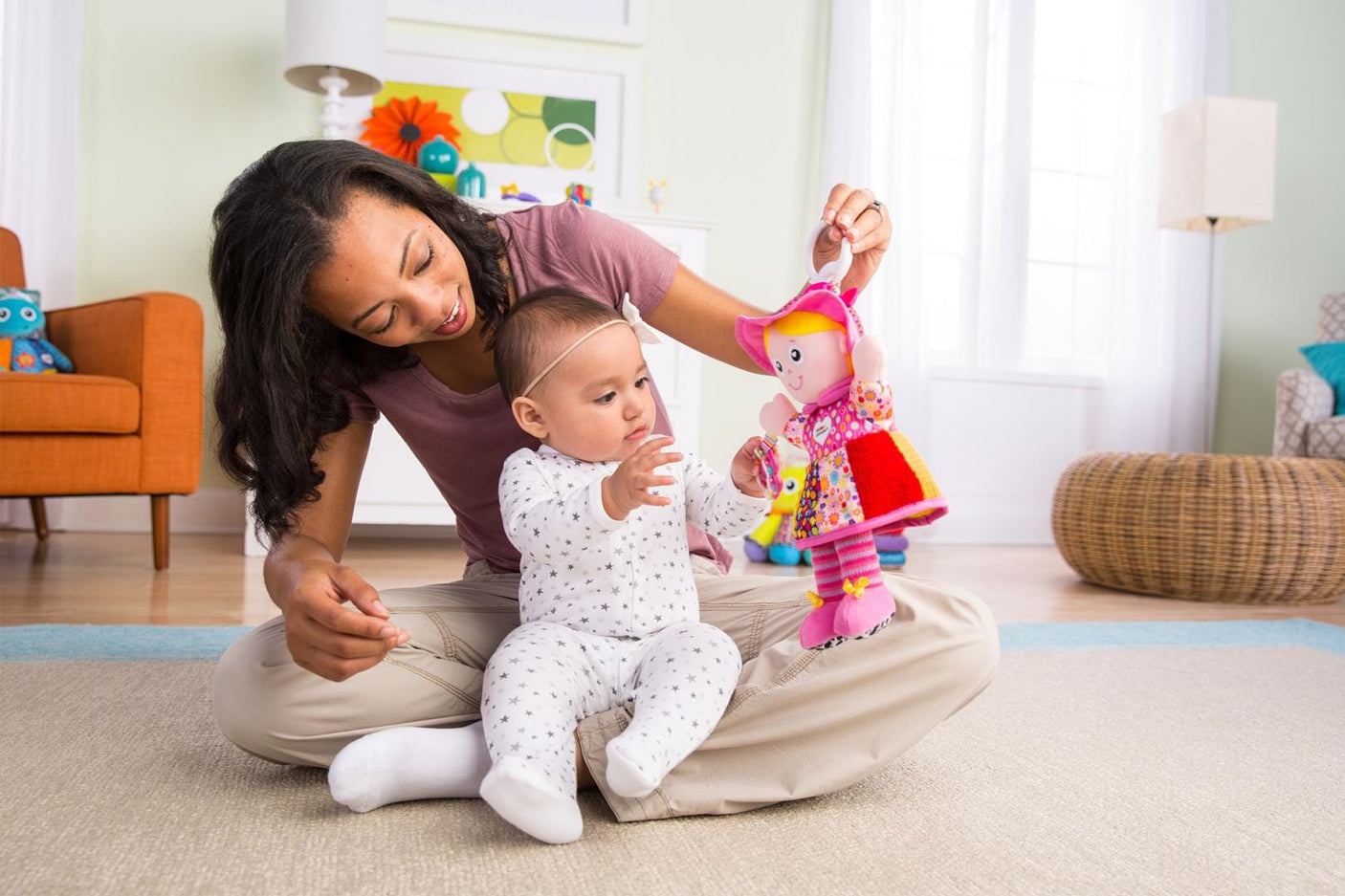 Tomy Jucării Jucarie Lamaze Papusica Emilia T27026 | Bebelusi, Interactiv, Colorat