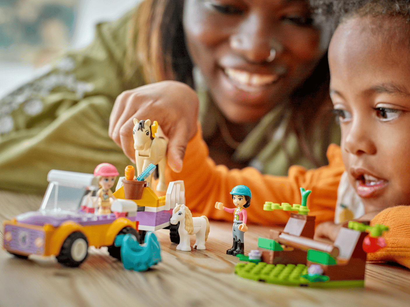 Lego Jucării Set Constructie LEGO 42634 | Remorca cu Ponei si Cal, Cadou