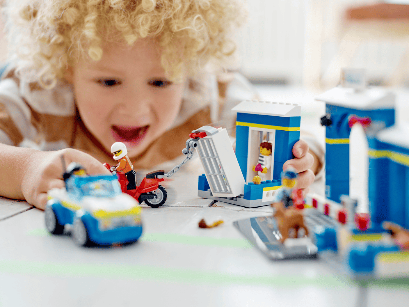 Lego Jucării Set Constructie LEGO City 60370 | Urmarire Politie, 301 Piese, 6+