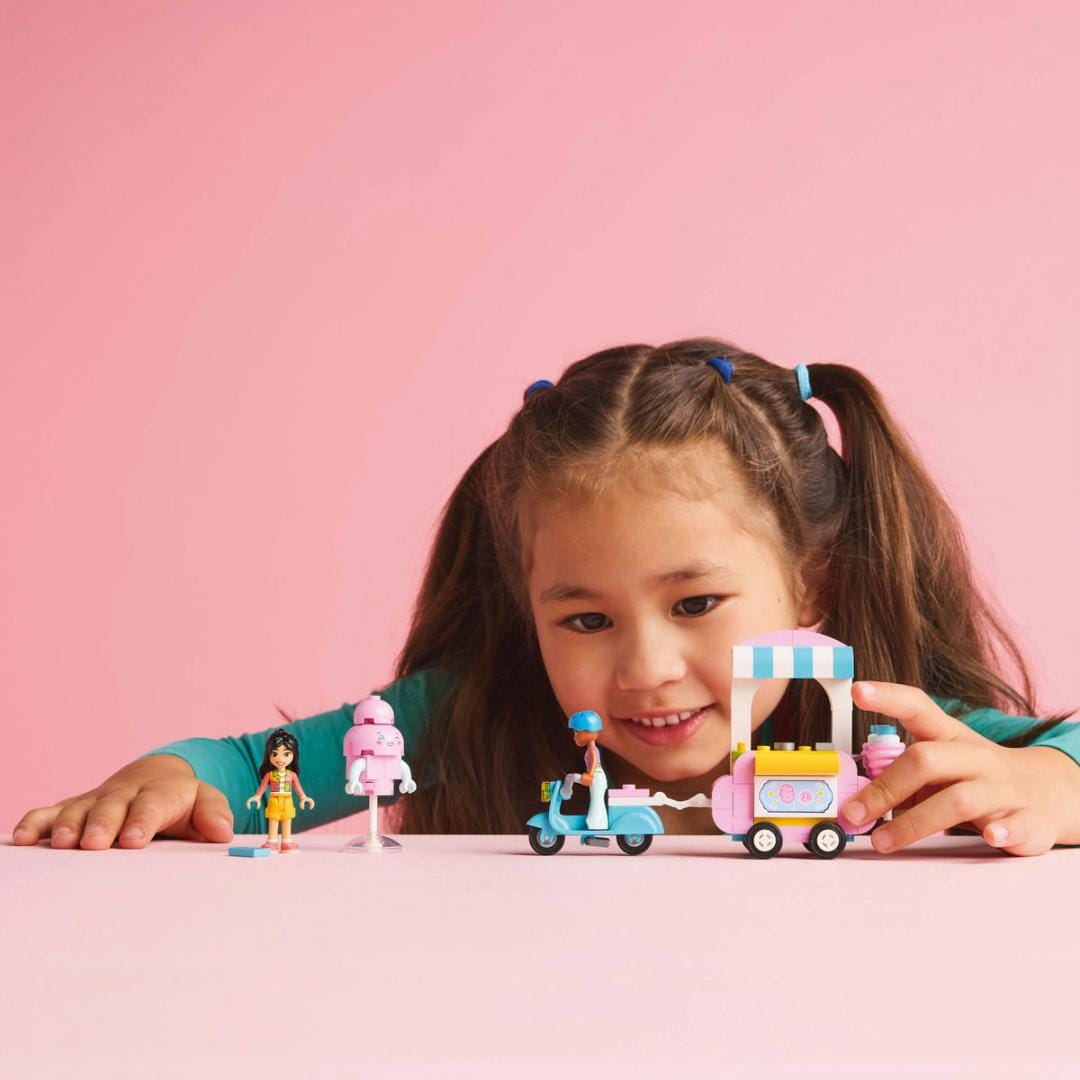 Lego Jucării Set Constructie LEGO 42643 | Taraba cu Vata de Zahar si Scuter, Cadou
