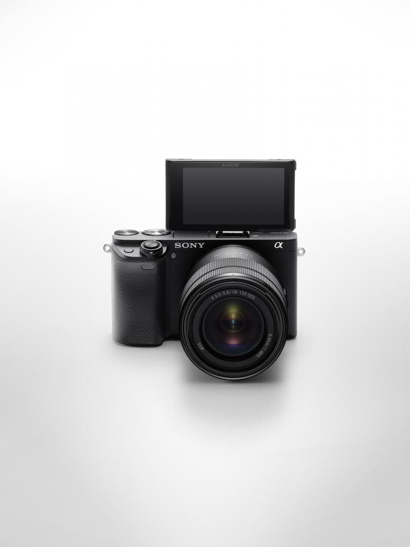 Sony Kit SONY Alpha A6400 Mirrorless 24.2MP, ISO 32000 (Extins: 102400), 1/4000s, 4K @30fps, SD/SDHC/SDXC, Rafala 11cps, WiFi/Bluetooth/NFC, Senzor APS-C, Montura Sony E, Obiectiv 16-50mm, F3.5-5.6
