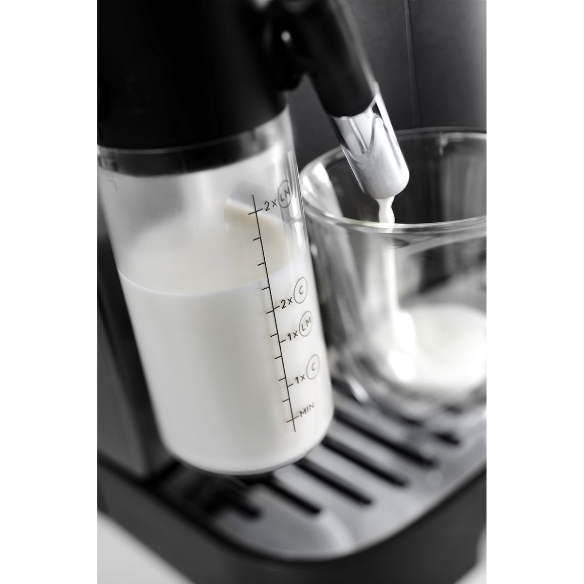 Espressor Automat De'Longhi Magnifica Evo ECAM290.61.B | LatteCrema, Carafa Lapte, 15 Bar, 1450W, Negru