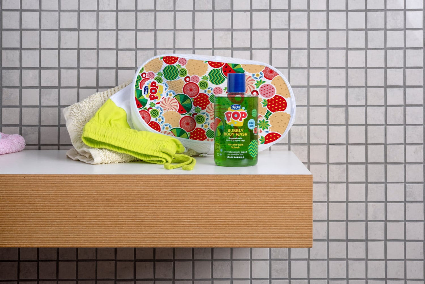 Chicco Îngrijire bebe Set Chicco Pop 1281010-9 | Gel de Dus Aroma Prajitura Vanilie, Borseta, 300ml, 6ani+