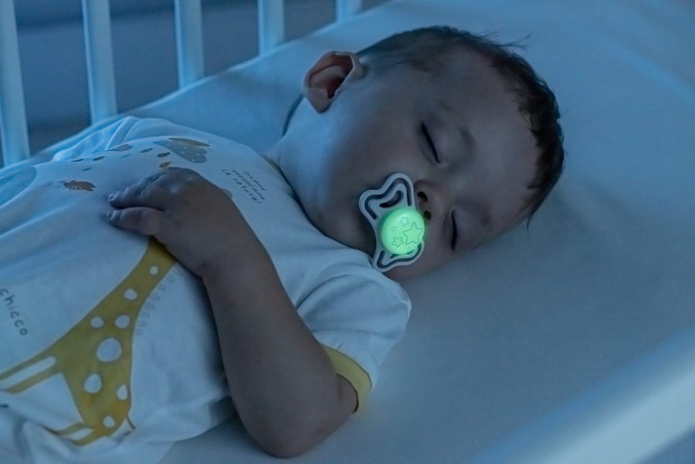 Chicco Alimentație bebe Suzeta Chicco Physioforma Light Glow 7103841-7 | 2buc, 6-16luni, Unisex, Glow