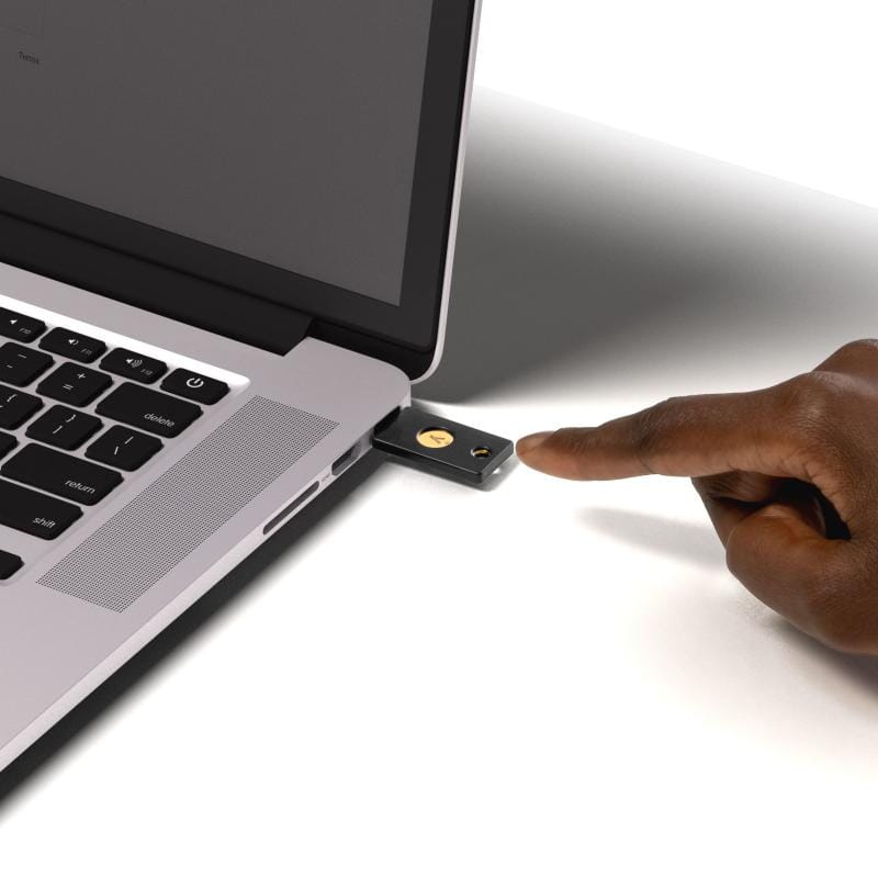 Yubico Cheie de securitate Yubico YubiKey 5 NFC FIPS, USB/NFC, autentificare 2FA fără parolă, anti-phishing