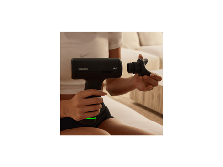 Hyperice Aparat masaj Pistol masaj cu vibratie Hyperice Hypervolt 3, conectivitate Bluetooth, 5 viteze de percutie, motor 1500-2500rpm, Patented Pressure Sensor Technology™, 5 capete, geanta de transport premium, autonomie baterie pana la 4h, black