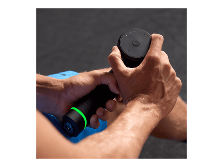 Hyperice Aparat masaj Pistol masaj cu vibratie Hyperice Hypervolt 3 Pro, conectivitate Bluetooth, 6 viteze de percutie, motor 1500-2500rpm, Patented Pressure Sensor Technology™, 5 capete, geanta de transport premium, autonomie baterie pana la 4h, black