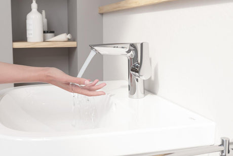 Grohe Baterie lavoar cu senzor infrarosu Grohe, Eurosmart OHM sensor basin 6V, hibrida, alimentare 6V, optiune operare manuala, mixare apa, cartus ceramic, program dezinfectie, crom