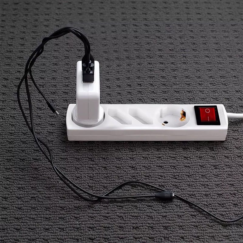 V-Tac PRELUNGITOR 4 CAI CU INTRERUPATOR 1.5M( 3G1.5MM2) ALB