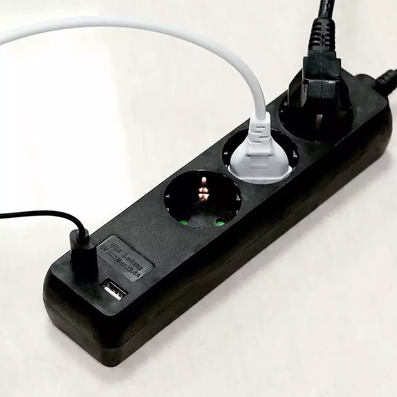 V-Tac PRELUNGITOR 3 CAI + 2USB 5M(3G1.5MM2) NEGRU