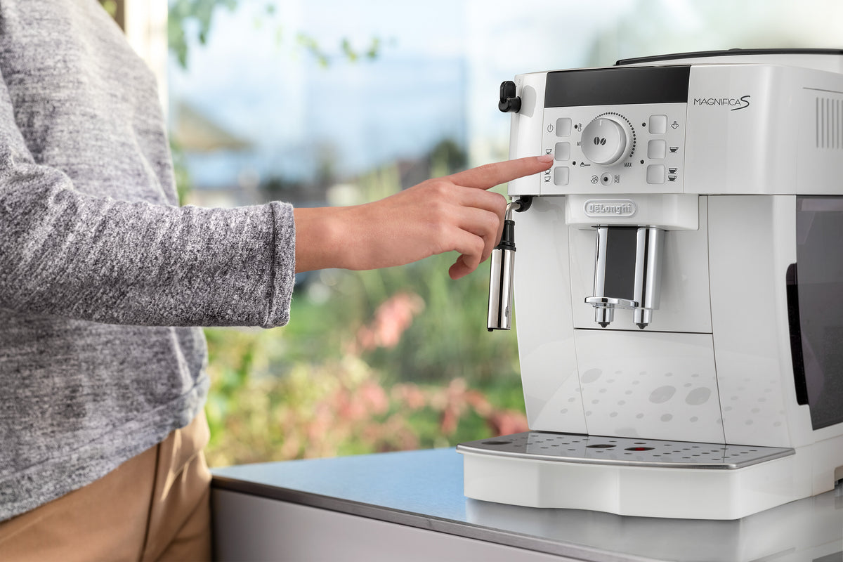 Espressor Automat De'Longhi Magnifica S ECAM22.110.W | 1450W, 15 Bar, 1.8 L, Rasnita 13 Trepte, Alb