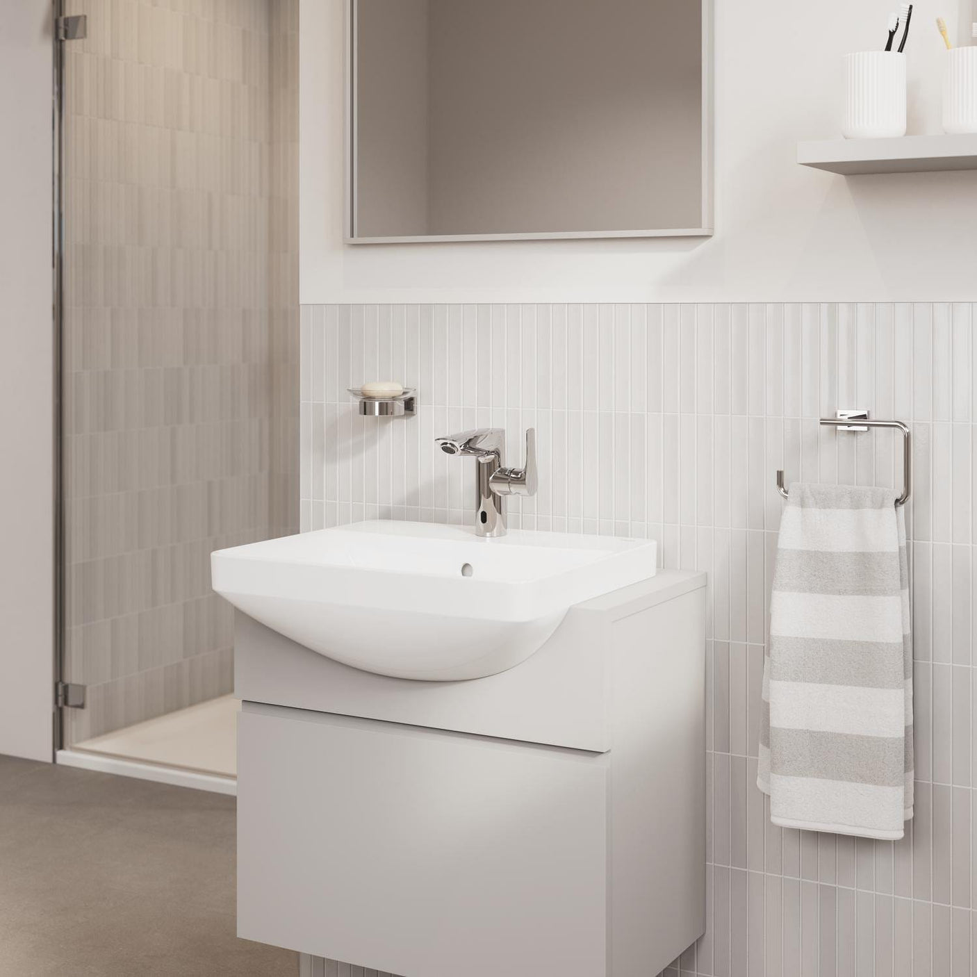 Grohe Baterie lavoar cu senzor infrarosu Grohe, Eurosmart OHM sensor basin 6V, hibrida, alimentare 6V, optiune operare manuala, mixare apa, cartus ceramic, program dezinfectie, crom