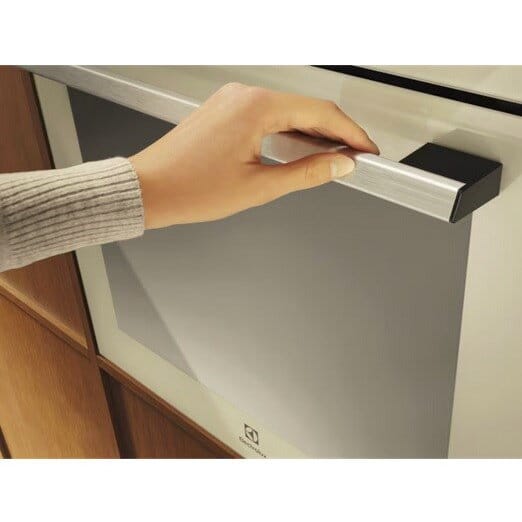 ELECTROLUX Cuptor incorporabil Electrolux LOE8F38S, Electric,Autocuratare catalitica, Control touch, 99 de programe predefinite, Inchidere amortizata a usii, volum net 72 L, Clasa A+, Culoare Sampanie