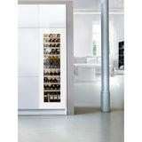 Liebherr Vitrina pentru vin incorporabila, Gama Vinidor, Clasa eficienta energetica A, Clasa climatica SN-ST, Tip control - Display LCD cu afisaj digital al temperaturii, Pozitionare comenzi - in interior, Capacitate neta totala - 271 l, Consum energie/24h - 0,450