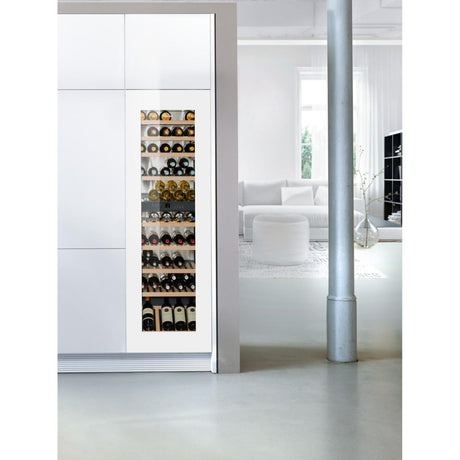 Liebherr Vitrina pentru vin incorporabila, Gama Vinidor, Clasa eficienta energetica A, Clasa climatica SN-ST, Tip control - Display LCD cu afisaj digital al temperaturii, Pozitionare comenzi - in interior, Capacitate neta totala - 271 l, Consum energie/24h - 0,450