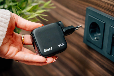 Verbatim Incarcator USB Adaptor de calatorie mini Verbatim 30238, GaN, 65W, display, USB-C1/C2, PD 3.0 pana la 65W, USB-A QC 3.0 pana la 20W, negru
