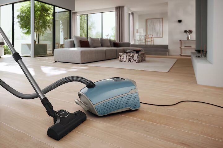 Aspirator cu Sac Miele Guard L1 Nordic Blue SG | 890W, 3.5 L, Raza 12 m, AirClean, Albastru