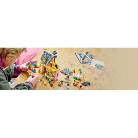 LEGO Set de construcție LEGO Disney 43217 Casa lui Carl din Up – Deasupra tuturor, model de colecție pentru expunere și joacă