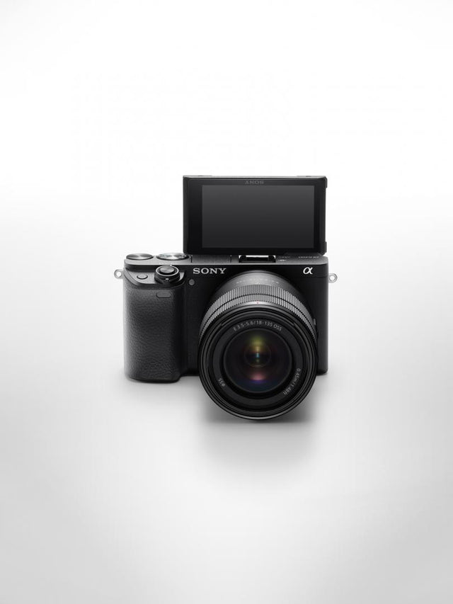Sony Kit SONY Alpha A6400 Mirrorless 24.2MP, ISO 32000 (Extins: 102400), 1/4000s, 4K @30fps, SD/SDHC/SDXC, Rafala 11cps, WiFi/Bluetooth/NFC, Senzor APS-C, Montura Sony E, Obiectiv 16-50mm, F3.5-5.6