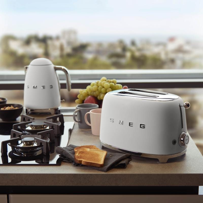 SMEG Fierbător electric SMEG KLF03WHMEU, 1,7 l, 2400 W, alb mat, bază 360°