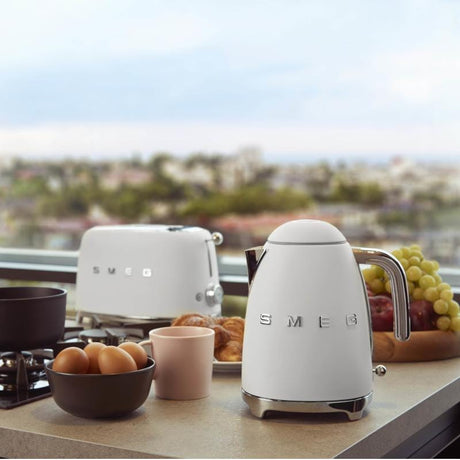 SMEG Fierbător electric SMEG KLF03WHMEU, 1,7 l, 2400 W, alb mat, bază 360°