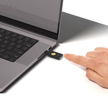 Yubico Cheie de securitate hardware Yubico YubiKey 5C NFC FIPS, USB-C, autentificare multifactor anti-phishing