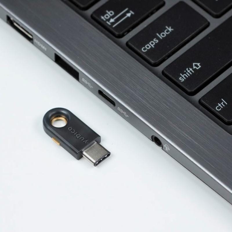 Yubico Cheie de securitate Yubico YubiKey 5C USB-C pentru autentificare 2FA, FIDO2/WebAuthn, U2F și OTP